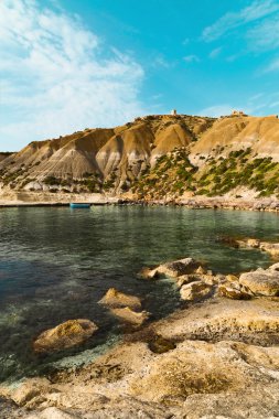 Güzel bir güneşli günde. Gozo Adası, Malta - Gozo Malta.beach