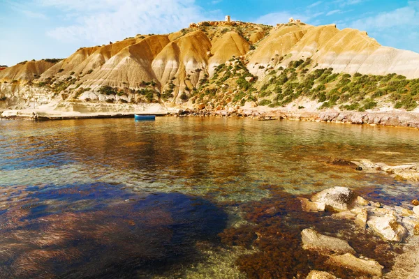 Op een mooie zonnige dag. Maltese eiland Gozo, Malta.beach op Malta - Gozo — Stockfoto