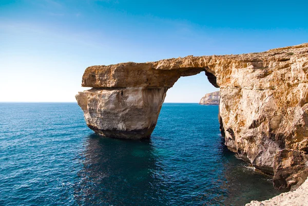 Janela Azure, famoso arco de pedra da ilha de Gozo ao sol no verão, Malta Imagens De Bancos De Imagens Sem Royalties