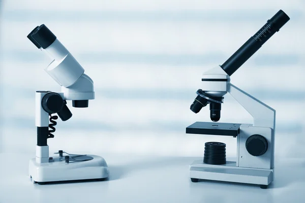 Laboratory microscope lens.modern microscopes in a lab — Stock Photo, Image