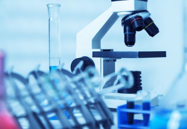 Laboratuvar mikroskobu. Laboratuvardaki modern mikroskoplar..