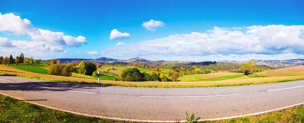 Panorama van foothill vallei in de herfst. Saksische Zwitserland, Duitsland — Stockfoto