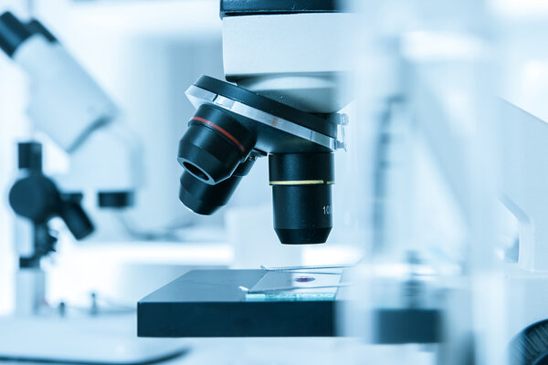 Лабораторный микроскоп lens.modern микроскопов в лаборатории
.