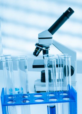 Laboratuvar mikroskobu. Laboratuvardaki modern mikroskoplar.