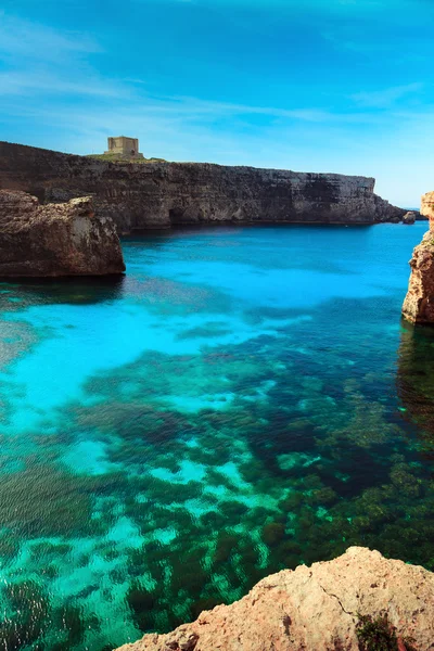 Голубая лагуна на острове Комино, Мальта Гозо — стоковое фото