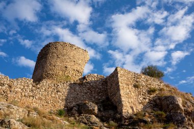 Kule kalıntıları, antik gökyüzü, Sivastopol Balaklava Koyu bulutları