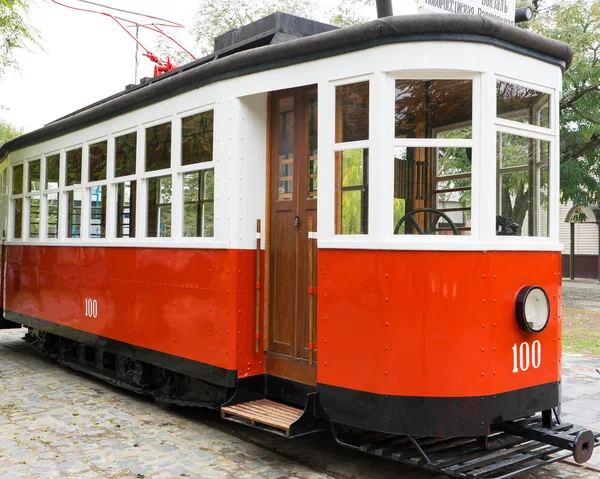 Retro tramvay kapalı