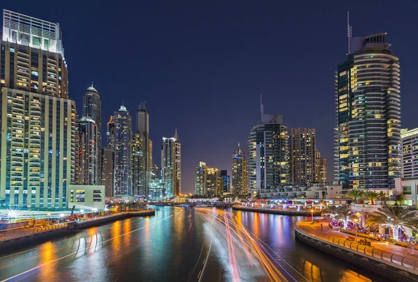 Dubai Marina por la noche — Foto de Stock