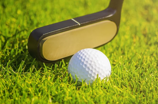 Disparar una pelota de golf — Foto de Stock