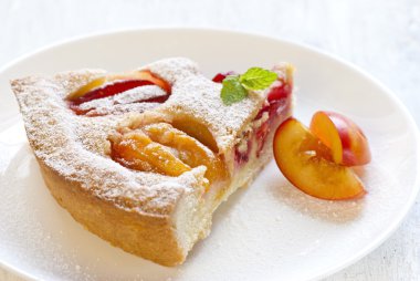 Erik pudra şekeri ile pasta