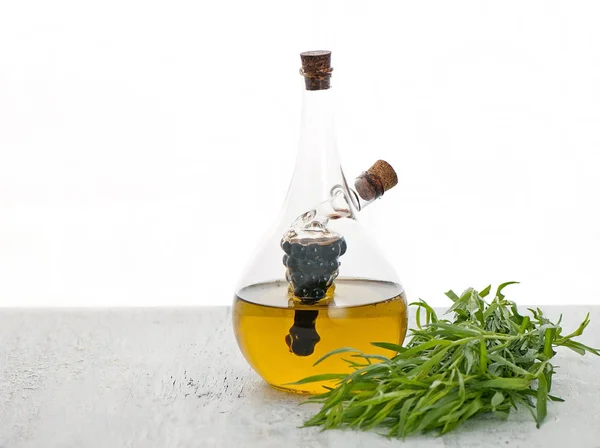 Glas Cruet mit Olivenöl und Balsamico-Essig. — Stockfoto