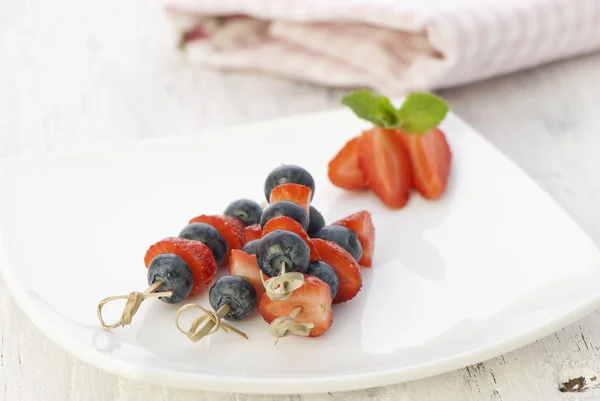 Beeren am Spieß — Stockfoto