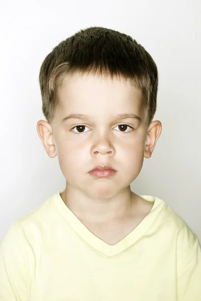 Porträt eines 4-jährigen Jungen — Stockfoto