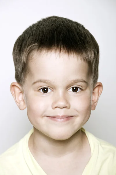 Retrato do menino de 4 anos — Fotografia de Stock