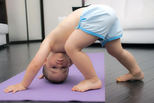 Downward facing dog pose by baby boy two years old — Stock Photo, Image