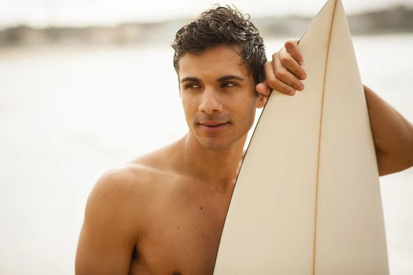 Mladý italský surfař portrét — Stock fotografie