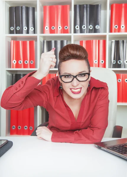 Angry business woman shaking fist in office — Stock Photo, Image