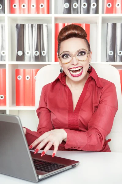 Feliz sorrindo sucesso louco mulher de negócios — Fotografia de Stock