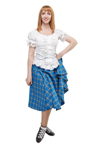 Молодая женщина в одежде для шотландских танцев — стоковое фото