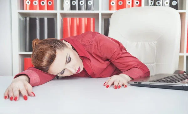 Tired businesswoman sleeping in office — Stock Photo, Image