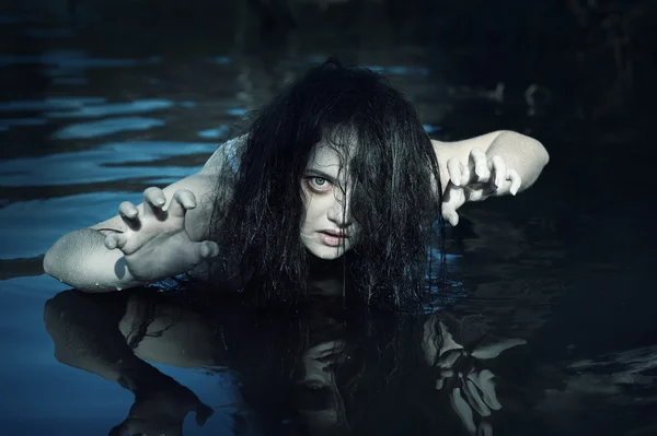 Young beautiful drowned ghost woman in the water — Stock Photo, Image