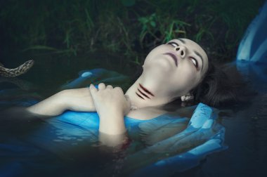 Korkunç drowned ölü hayalet kadın 