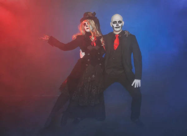 Hermosa Pareja Feliz Con Espeluznante Halloween Conforman Día Muerto Estilo —  Fotos de Stock