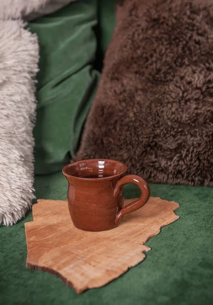 Kopje Koffie Houten Plank Kussens Stof Achtergrond — Stockfoto