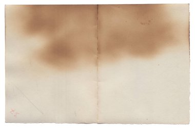 Yanmış lekeleri ve çizikleri olan eski, kaba doku retro kağıdı izole edilmiş.