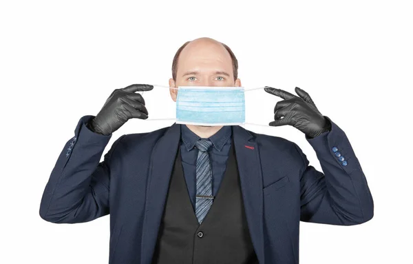 Schöner Junger Geschäftsmann Mit Schwarzen Handschuhen Setzt Chirurgische Medizinische Virenschutzmaske — Stockfoto