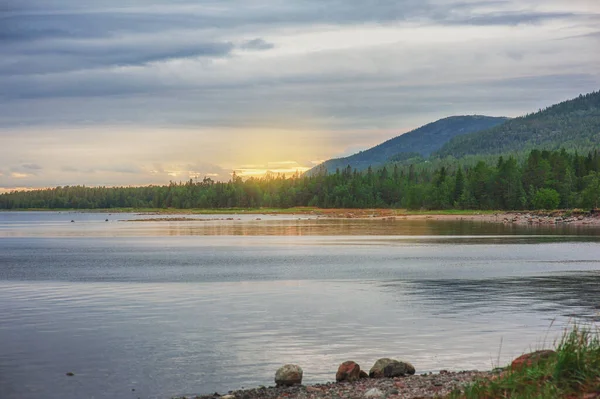 Bellissimo Paesaggio Cupo Con Lago Colline Squillato — Foto Stock