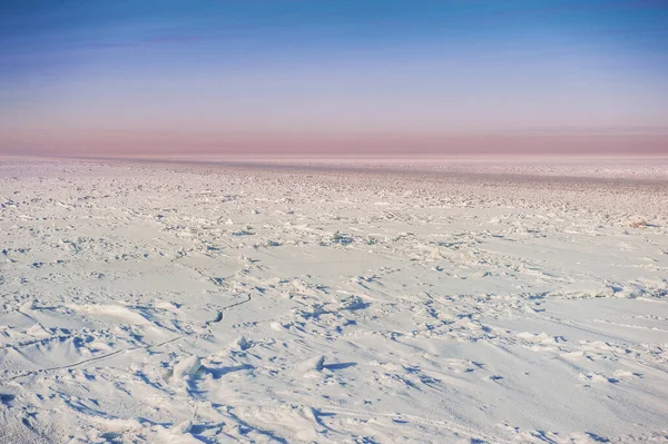 Paisagem Inverno Com Campo Gelo Congelado Com Fairway Azul — Fotografia de Stock