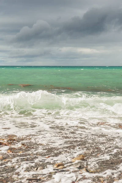 Ondes Mer Dans Tempête Nuages Bleus Dramatiques — Photo