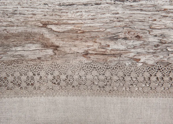 Pizzo e tessuto di lino sul vecchio legno — Foto Stock