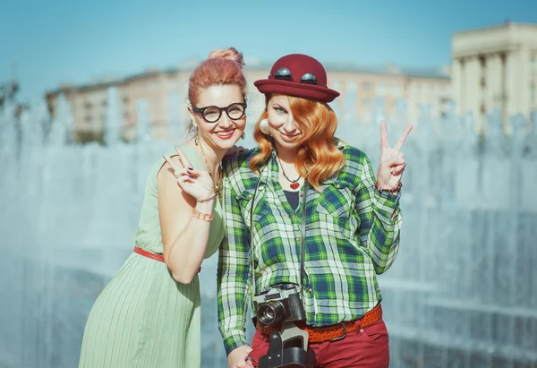 Two beautiful hipster girls — Stock Photo, Image