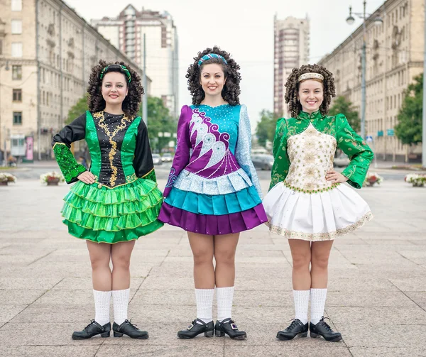 Three women in irish dance dresses posing — Stock Photo, Image