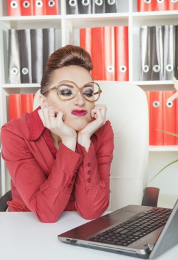 sıkıcı ofis çalışanı
