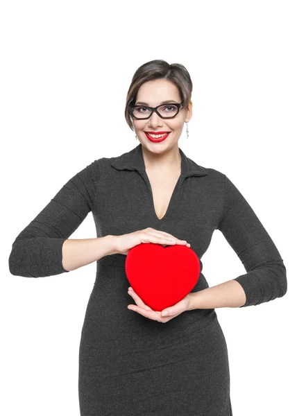 Hermosa mujer de tamaño grande con corazón rojo — Foto de Stock