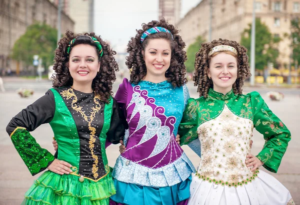 Üç Bayan İrlandalı dans elbise poz açık — Stok fotoğraf