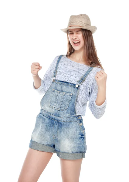 Молодая девушка моды в джинсах комбинезоне с жестом да изолированы — стоковое фото