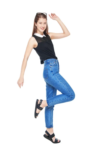 Menina de moda jovem em jeans posando isolado — Fotografia de Stock