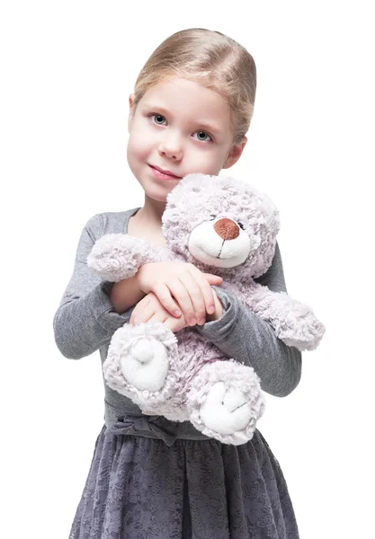 漂亮的小女孩，孤立的玩具熊 — 图库照片