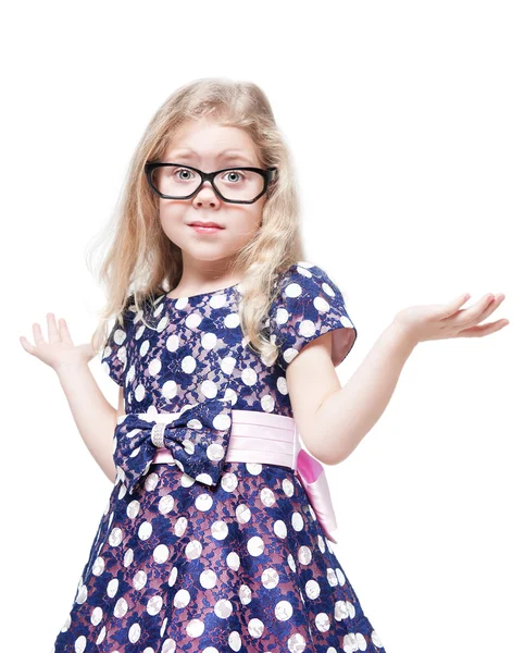 Schönes kleines Mädchen mit Brille verwirrt isoliert — Stockfoto