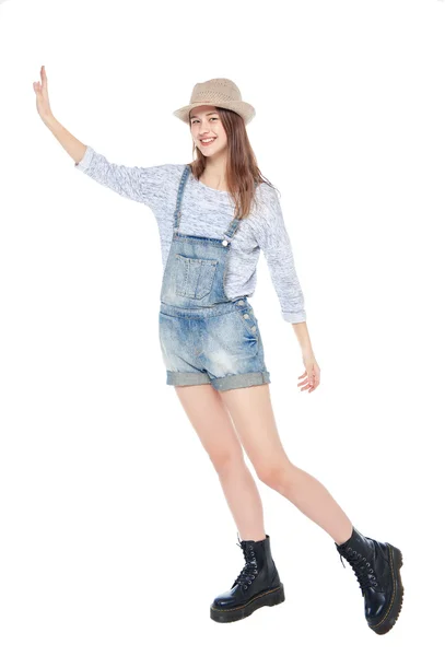 Молодая девушка в джинсах толкает что-то изолированное — стоковое фото