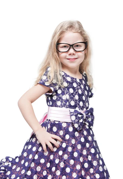 Smart schöne kleine Mädchen in Brille isoliert — Stockfoto