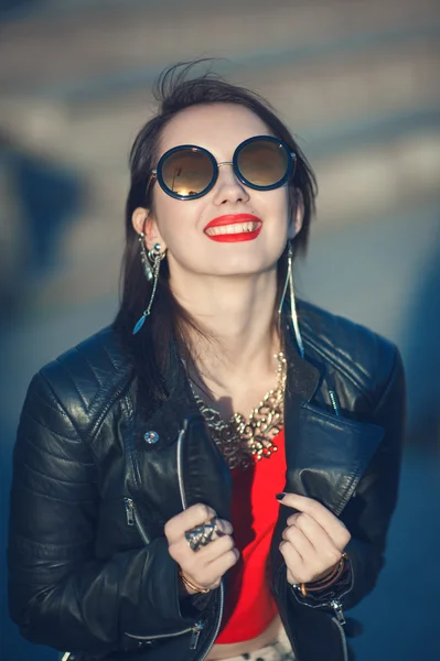 Young fashion hipster beautiful girl in leather jacket — Stock Photo, Image