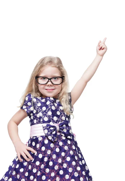 Schöne kleine Mädchen zeigt auf etwas durch Finger isoliert — Stockfoto