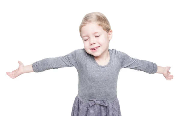 Красива маленька дівчинка розтягує руки, щоб прокинутися ізольовано — стокове фото