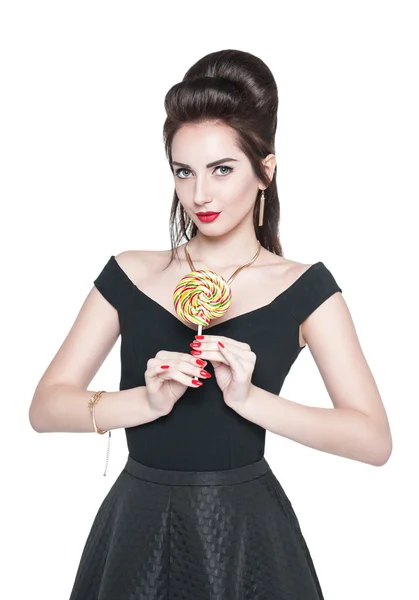 Jonge mooie vrouw in retro pin-up stijl met lolly — Stockfoto