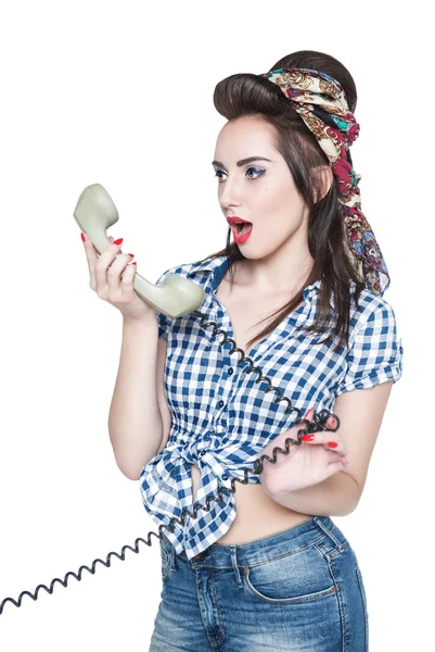 Jonge mooie vrouw in pin-up stijl met retro telefoon isola — Stockfoto